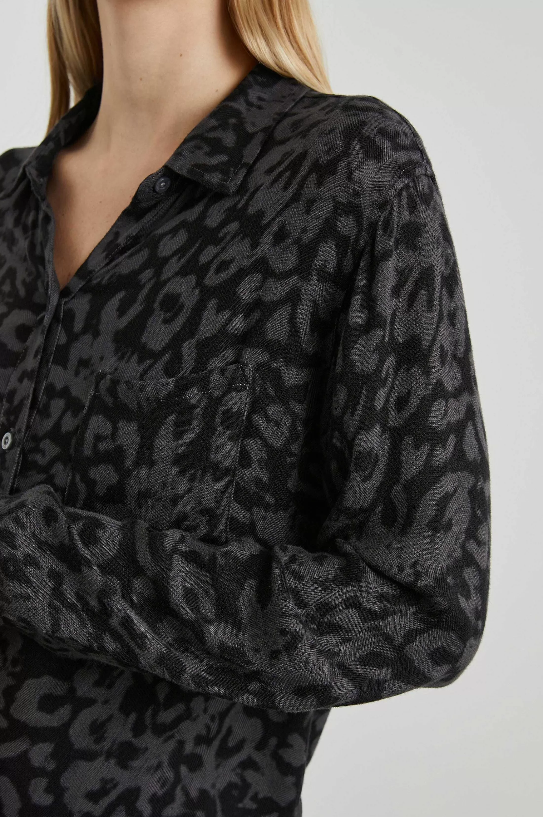 Bovenkanten-Rails Jager Shirt - Verspreide Houtskool Cheetah